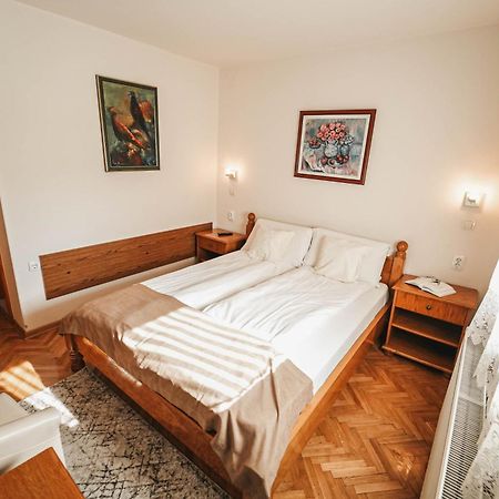 B&B Passage Sremska Mitrovica Bagian luar foto