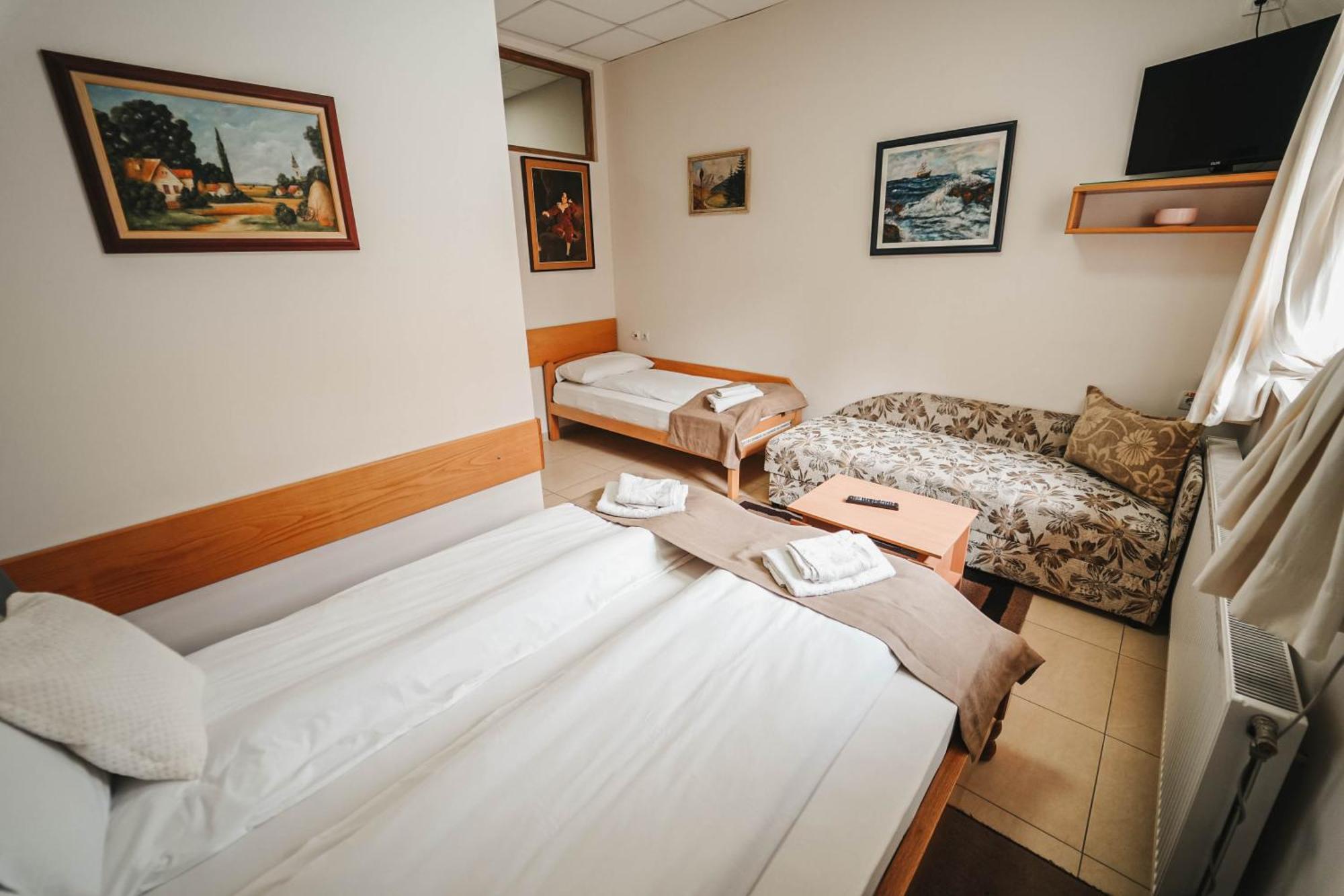 B&B Passage Sremska Mitrovica Bagian luar foto