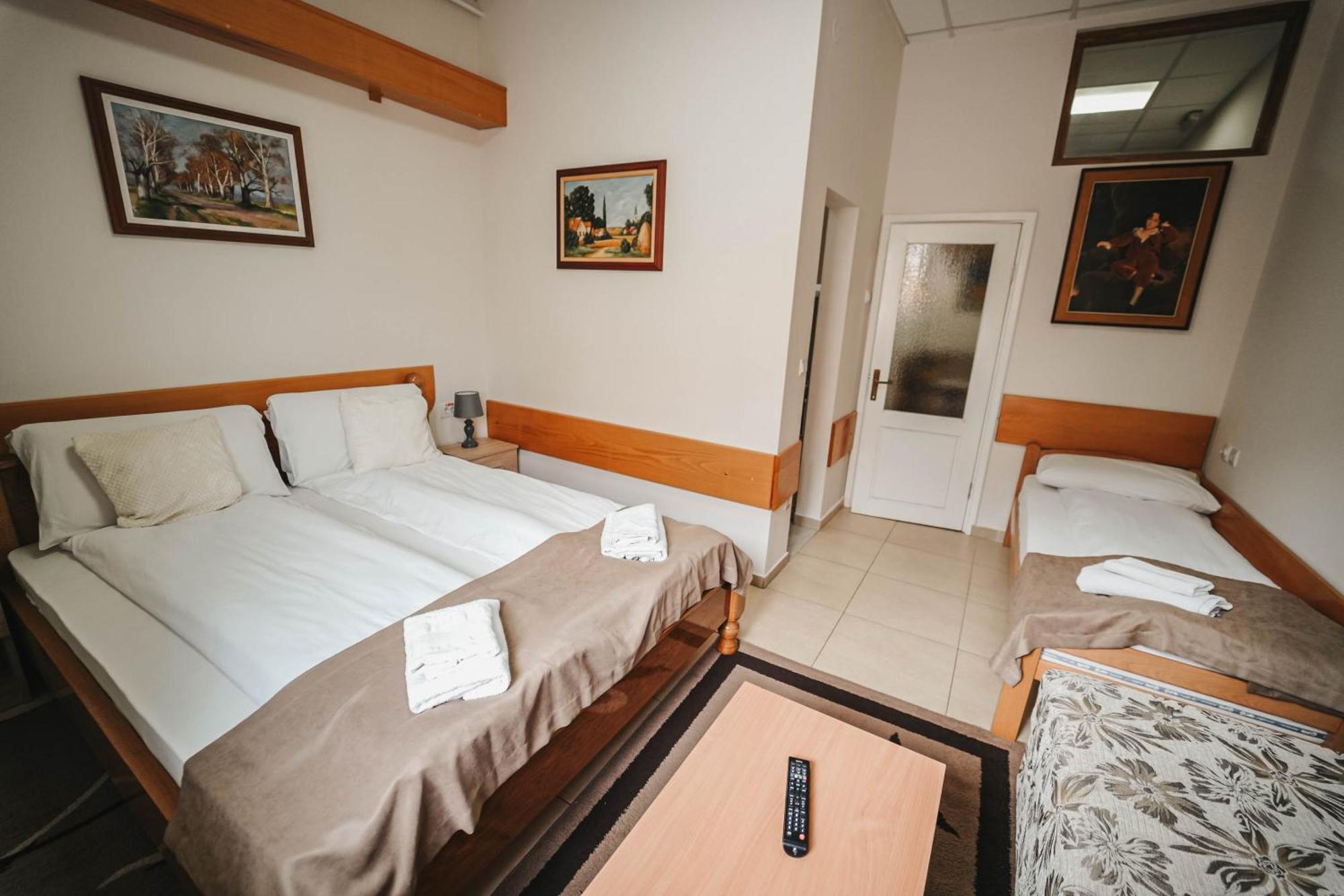 B&B Passage Sremska Mitrovica Bagian luar foto