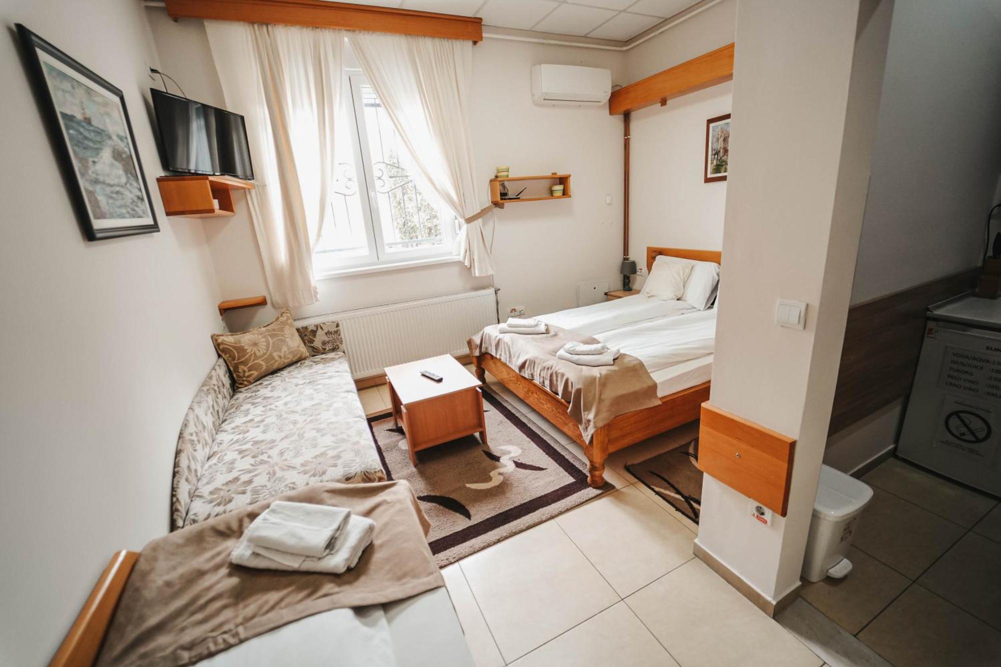 B&B Passage Sremska Mitrovica Bagian luar foto