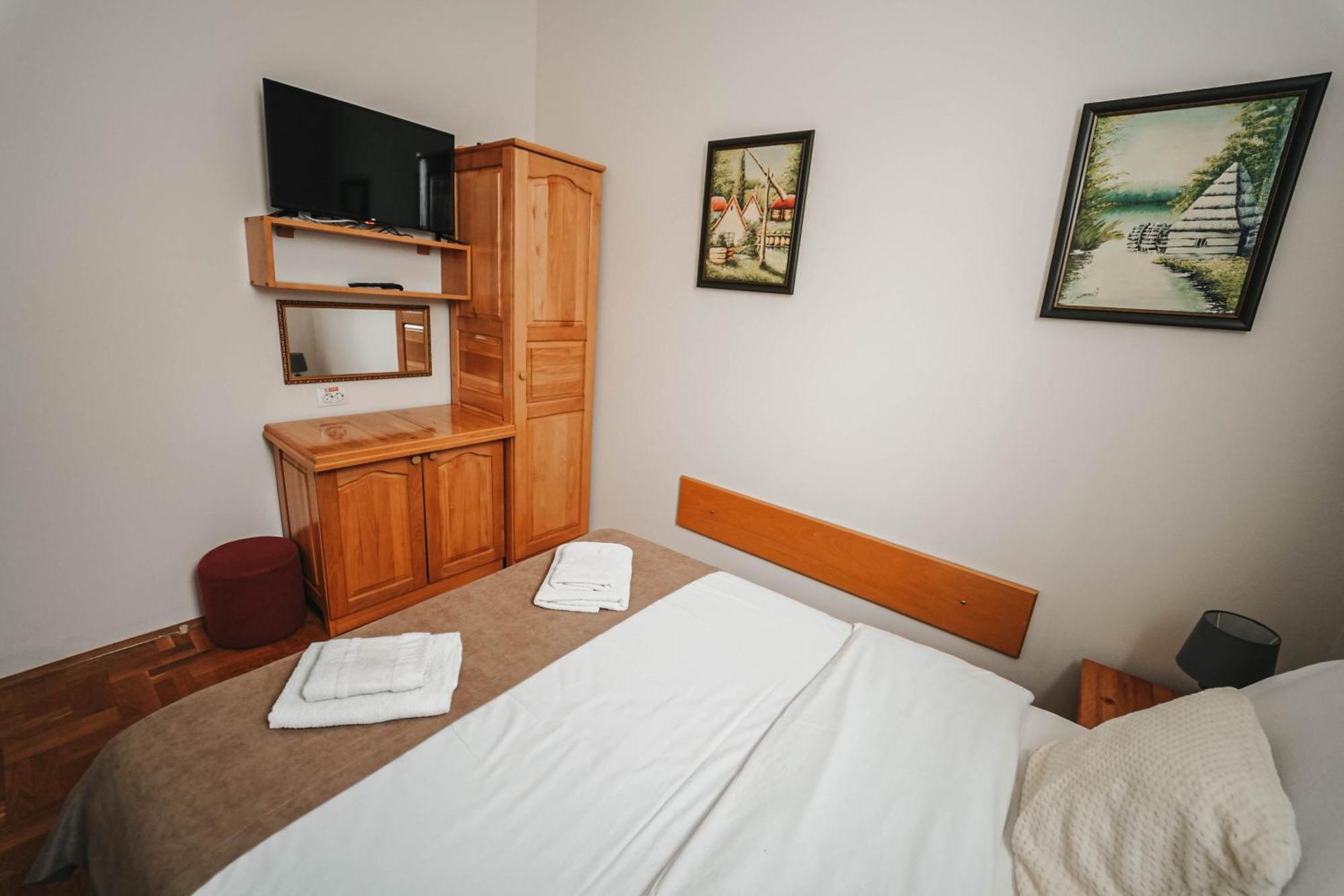 B&B Passage Sremska Mitrovica Bagian luar foto