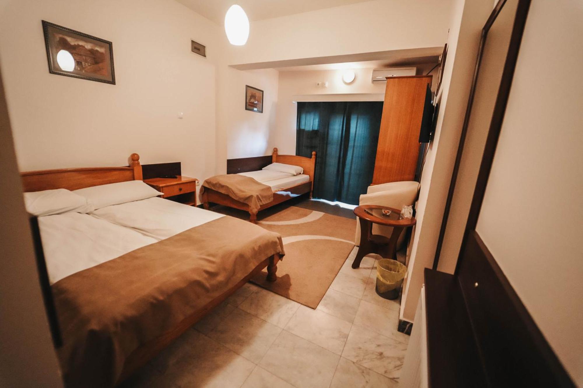 B&B Passage Sremska Mitrovica Bagian luar foto