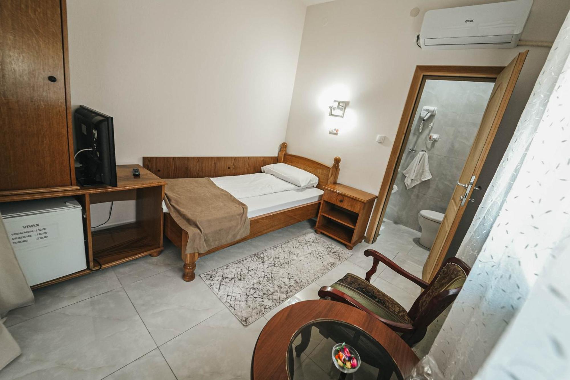 B&B Passage Sremska Mitrovica Bagian luar foto