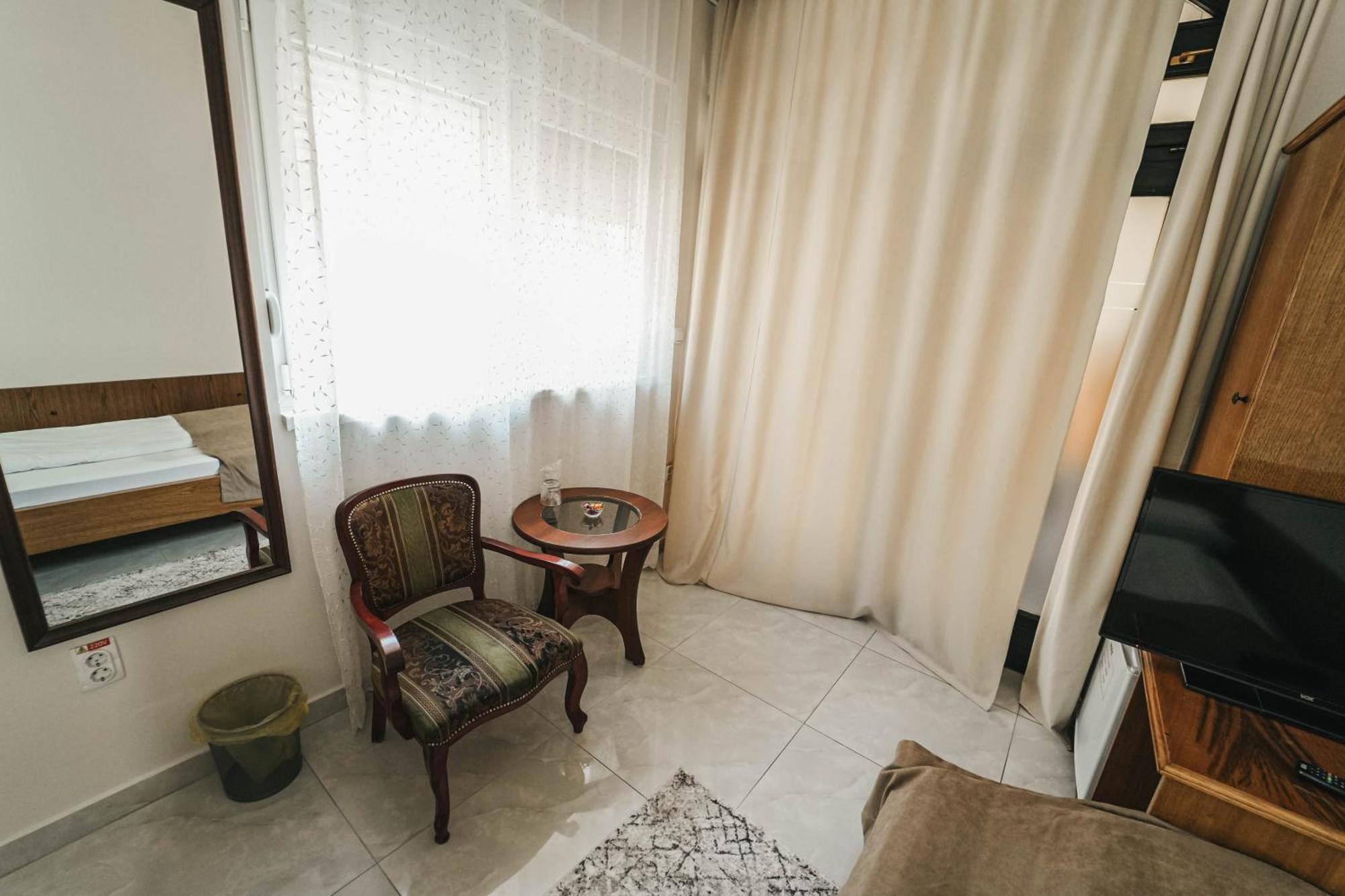 B&B Passage Sremska Mitrovica Bagian luar foto