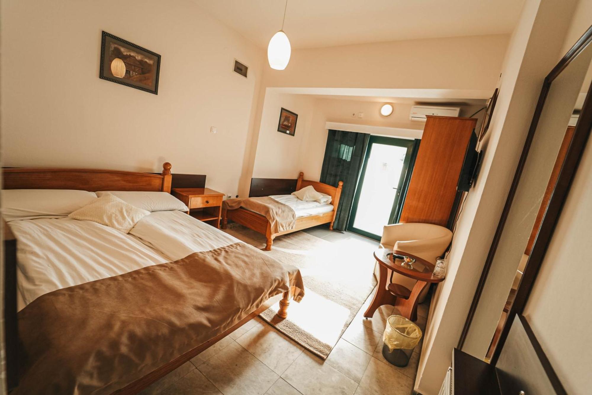 B&B Passage Sremska Mitrovica Bagian luar foto