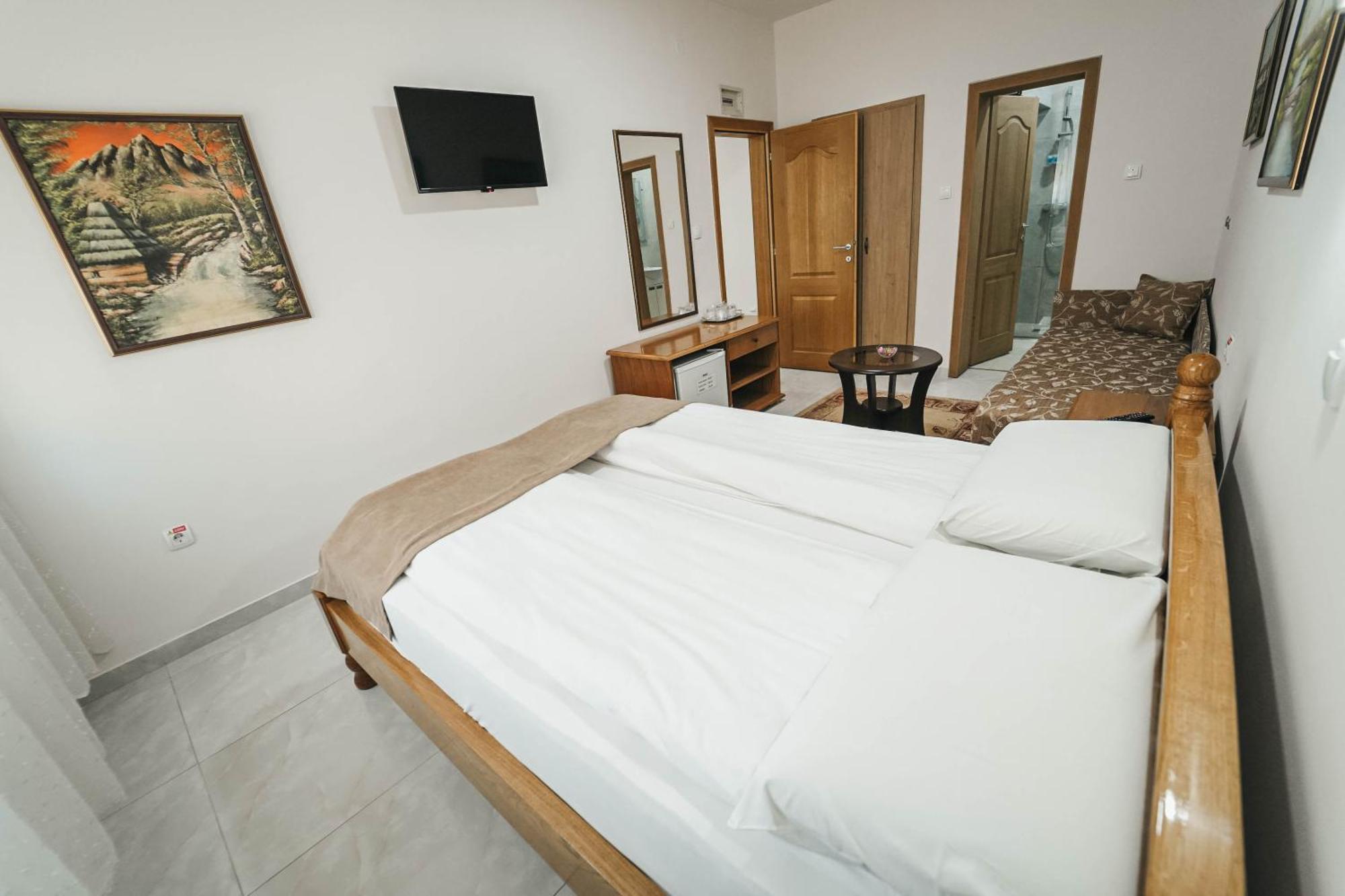 B&B Passage Sremska Mitrovica Bagian luar foto