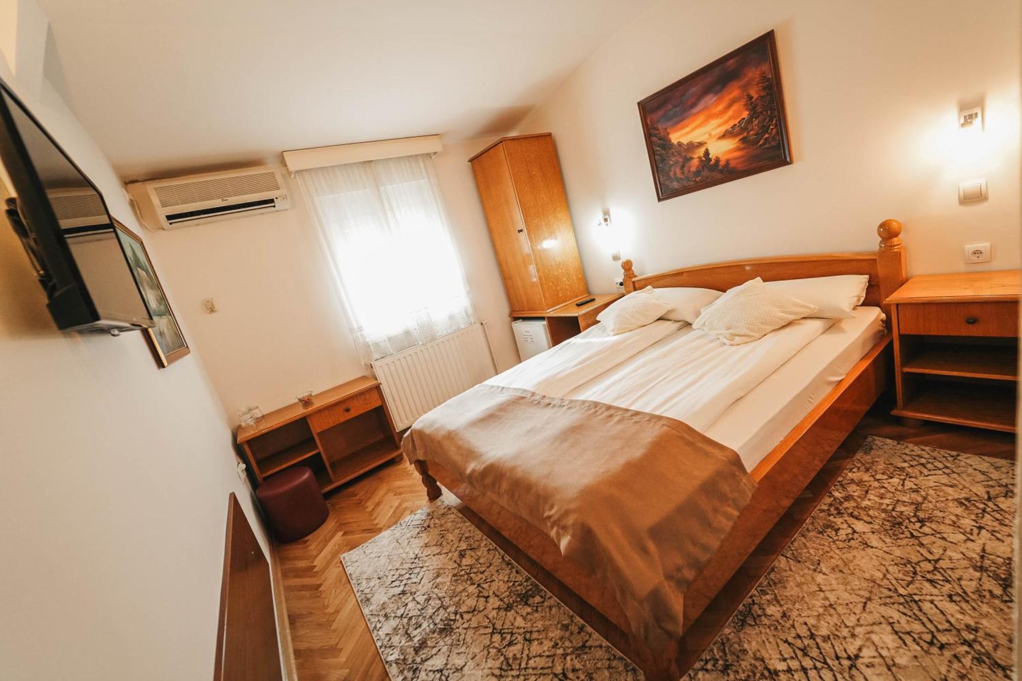 B&B Passage Sremska Mitrovica Bagian luar foto
