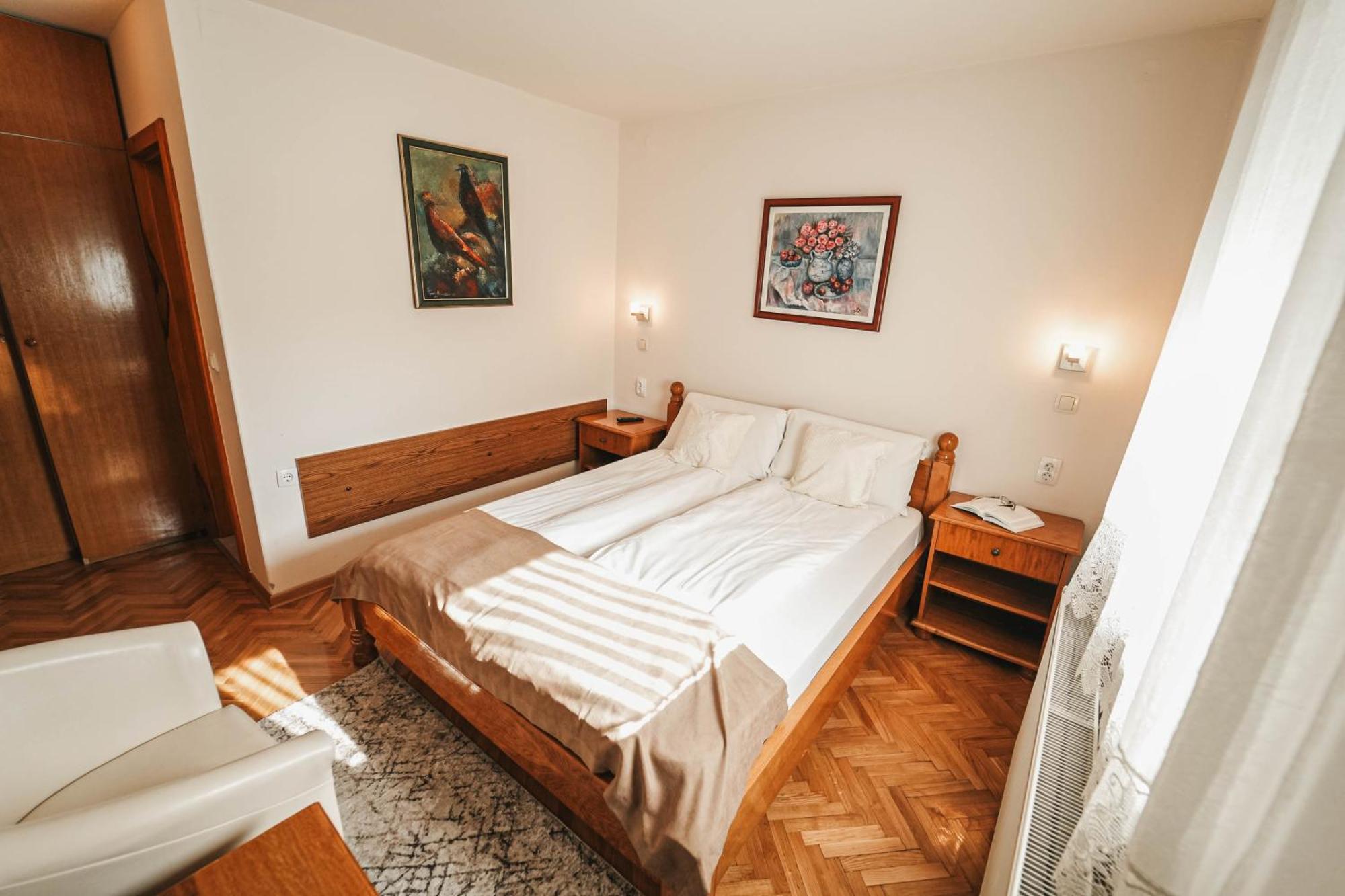 B&B Passage Sremska Mitrovica Bagian luar foto