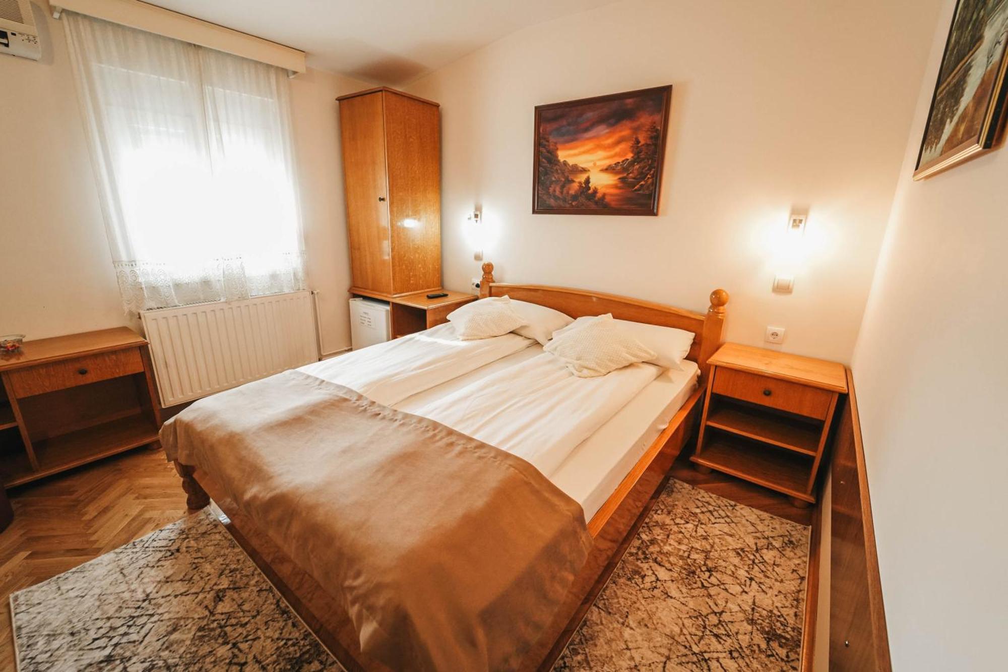 B&B Passage Sremska Mitrovica Bagian luar foto