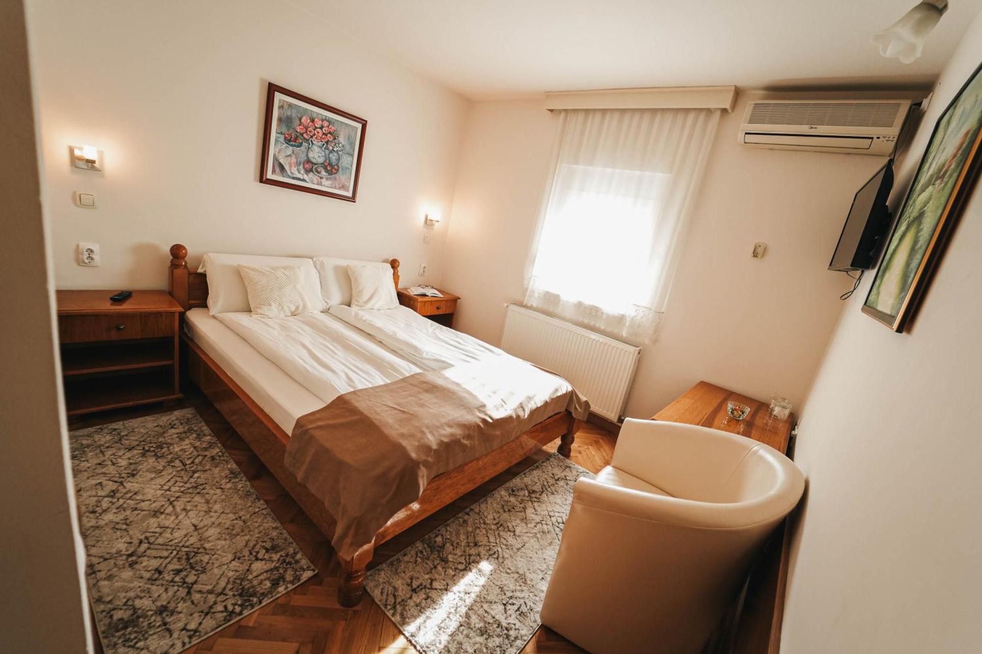 B&B Passage Sremska Mitrovica Bagian luar foto