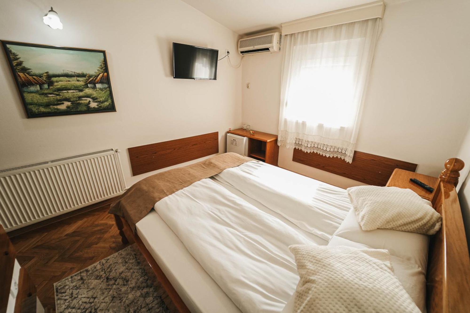 B&B Passage Sremska Mitrovica Bagian luar foto