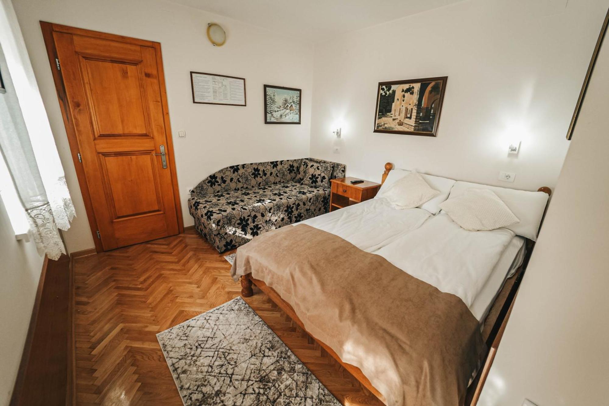 B&B Passage Sremska Mitrovica Bagian luar foto
