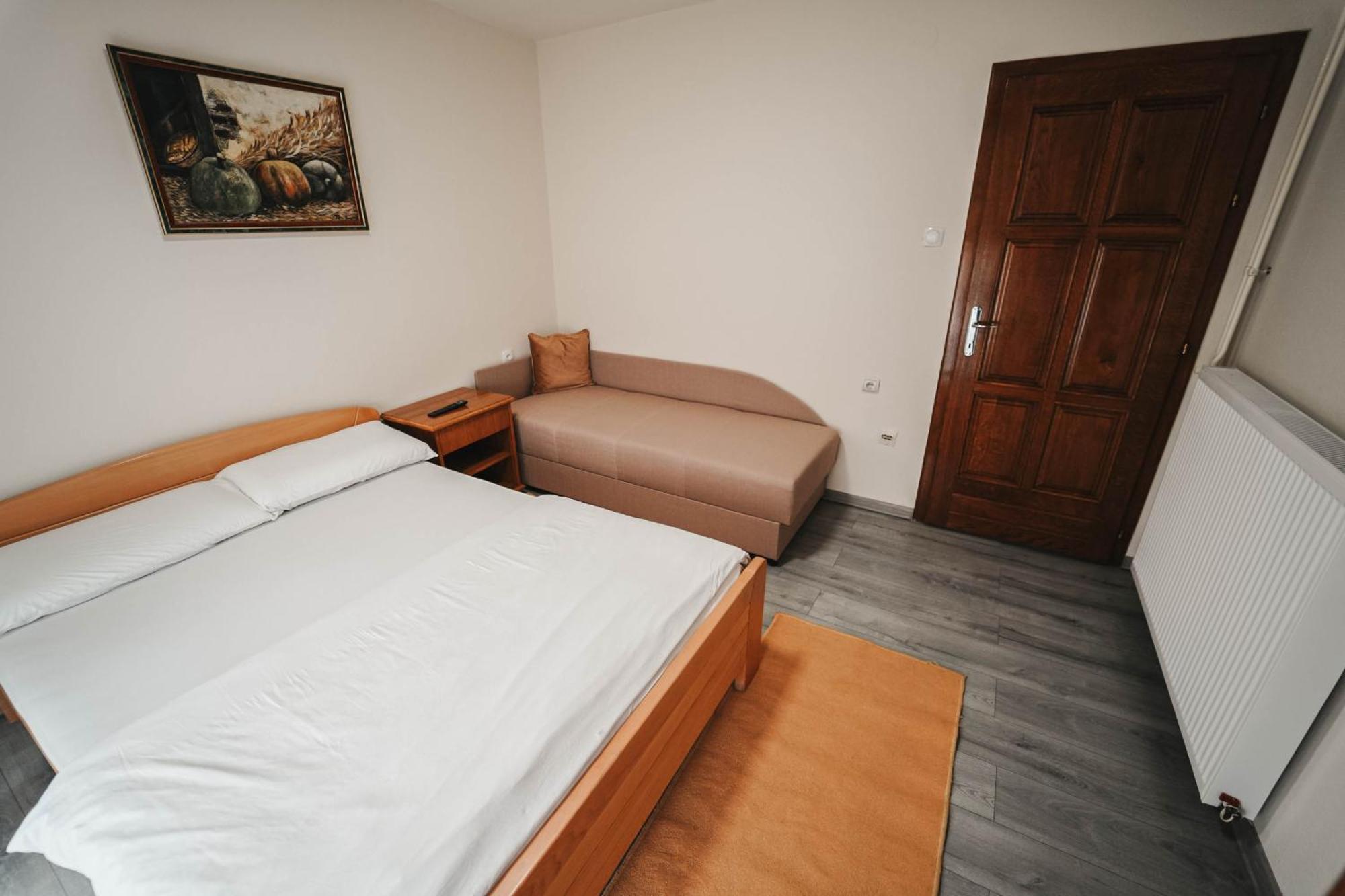 B&B Passage Sremska Mitrovica Bagian luar foto