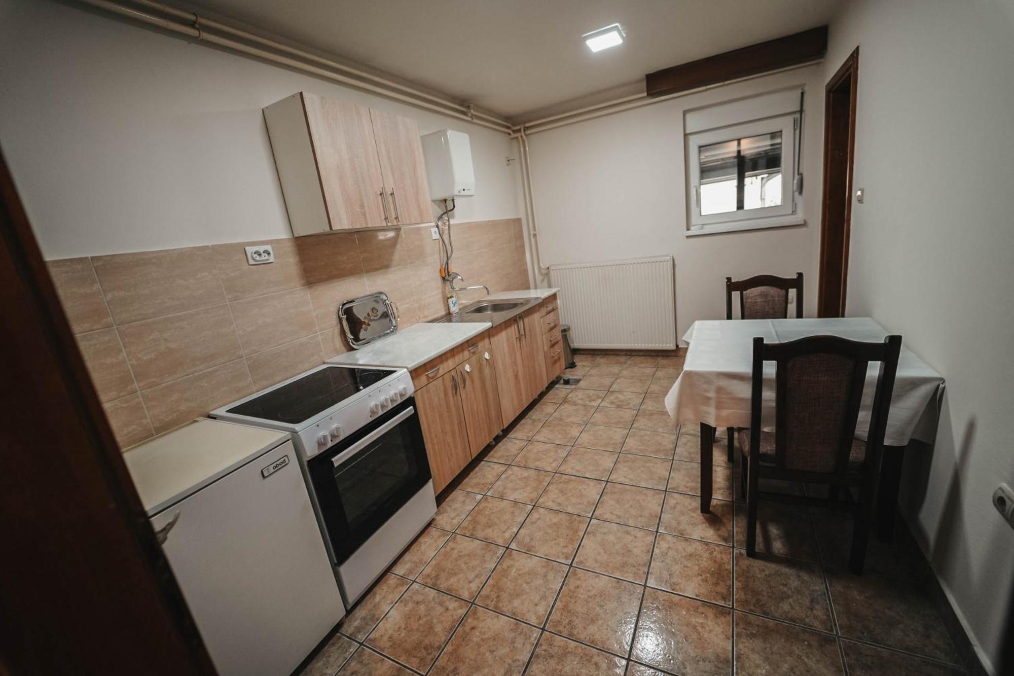 B&B Passage Sremska Mitrovica Bagian luar foto