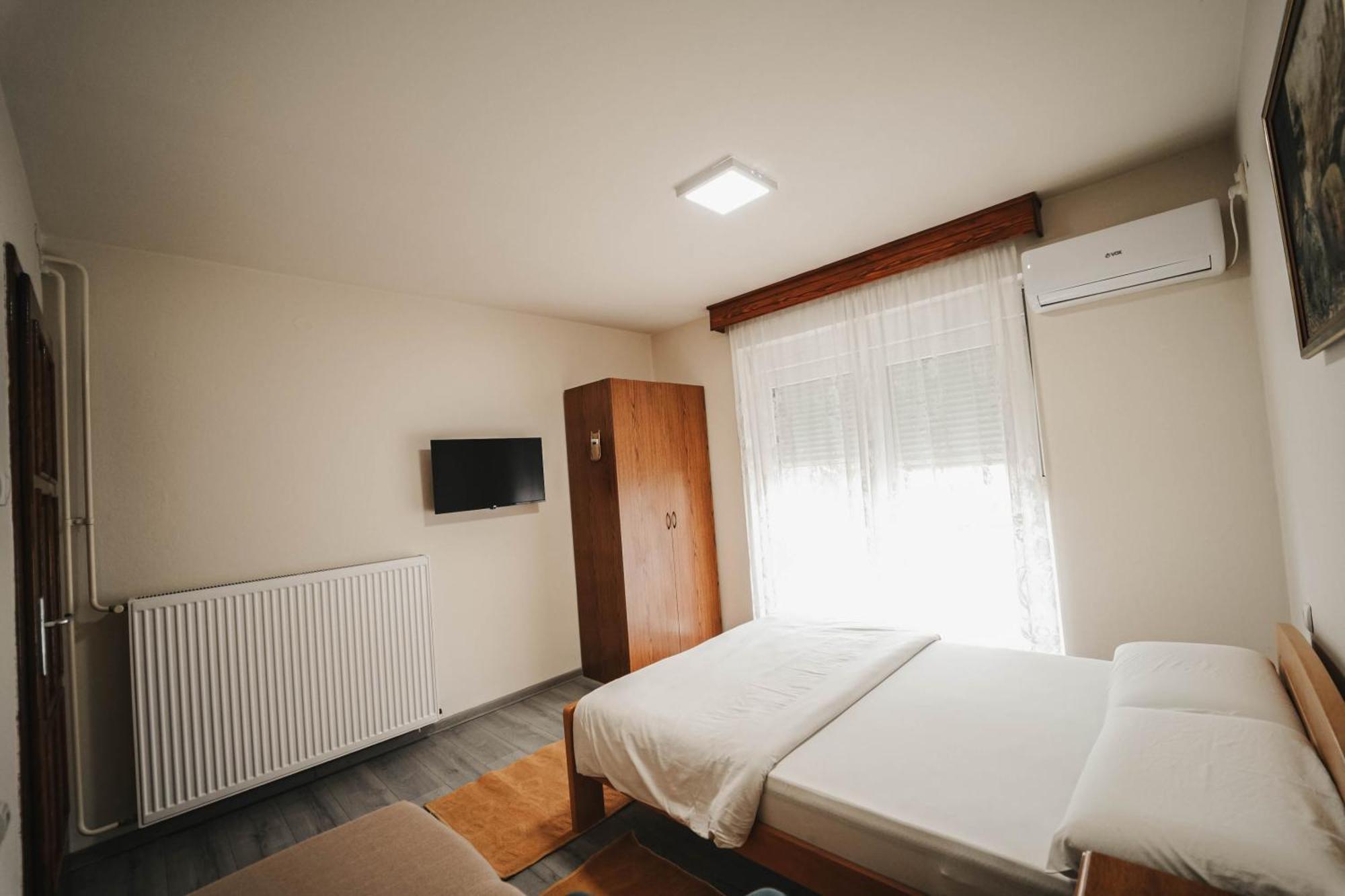 B&B Passage Sremska Mitrovica Bagian luar foto