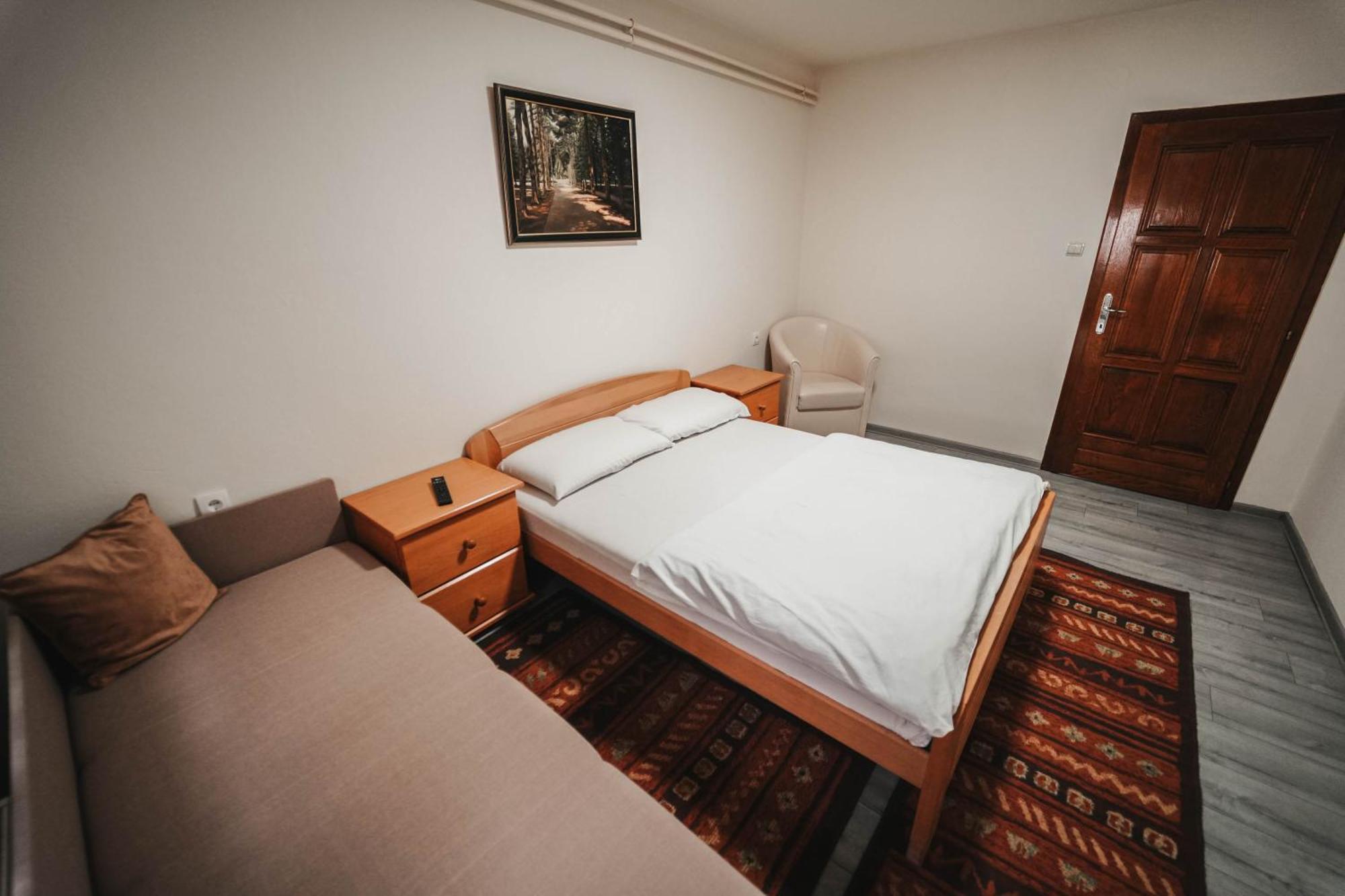 B&B Passage Sremska Mitrovica Bagian luar foto