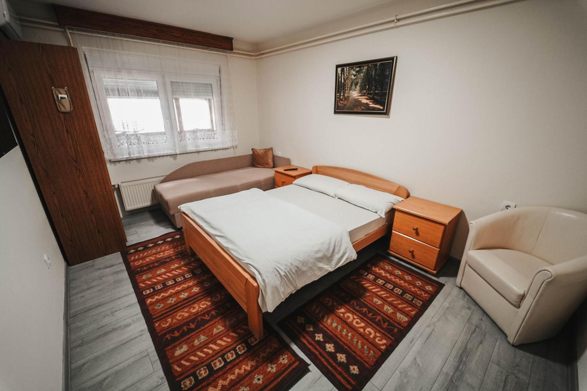 B&B Passage Sremska Mitrovica Bagian luar foto
